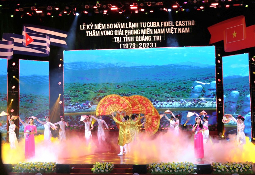 Chương trình nghệ thuật ca ngợi tình hữu nghị Việt Nam và Cuba. ảnh 1