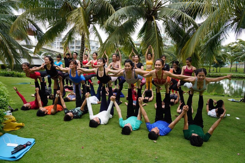 "Acroyoga & Handstand kết nối" thu hút cộng đồng yoga Bắc - Trung - Nam tham gia