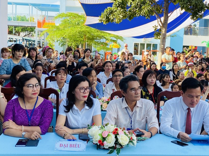 Các đại biểu dự khai mạc Hội thi “Nét vẽ xanh” năm học 2020-2021.