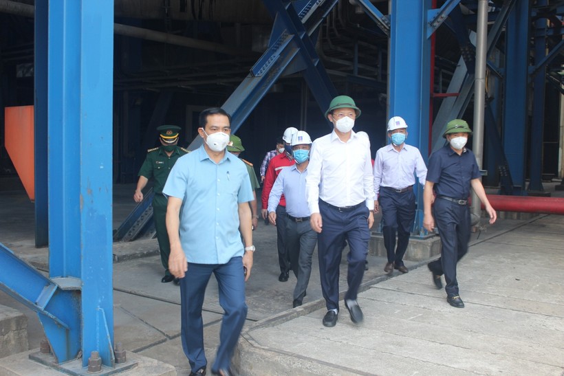 Đoàn kiểm tra công tác phòng chống dịch bệnh Covid-19 tại Nhà máy Nhiệt điện Vũng Áng 1