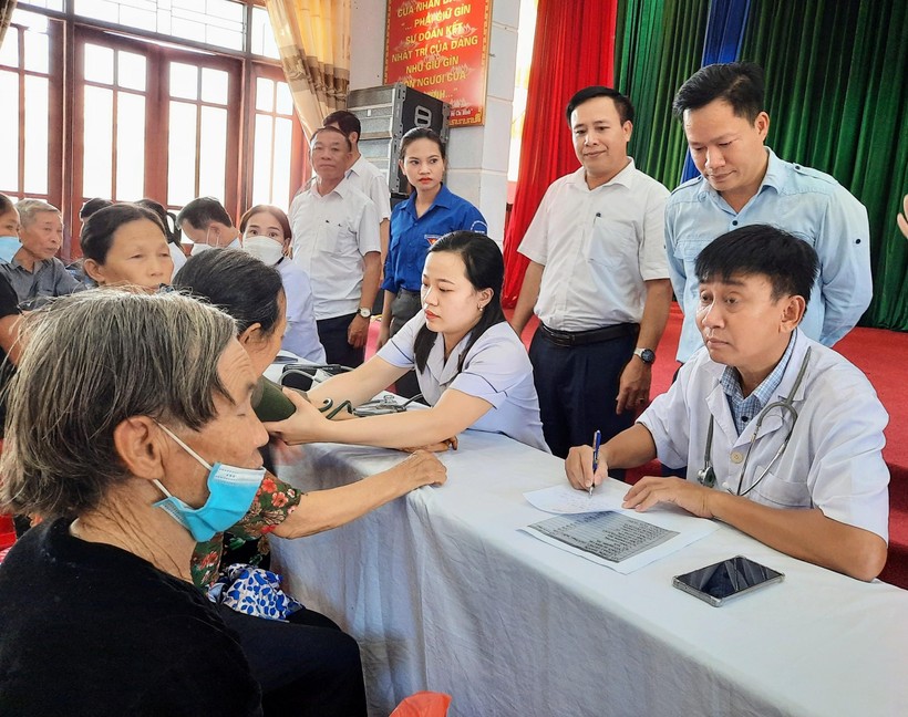 Formosa Hà Tĩnh phối hợp khám và cấp thuốc miễn phí cho các đối tượng chính sách
