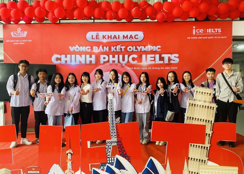 Gần 140 học sinh Ninh Bình tranh tài bán kết 'Chinh phục IELTS' ảnh 1
