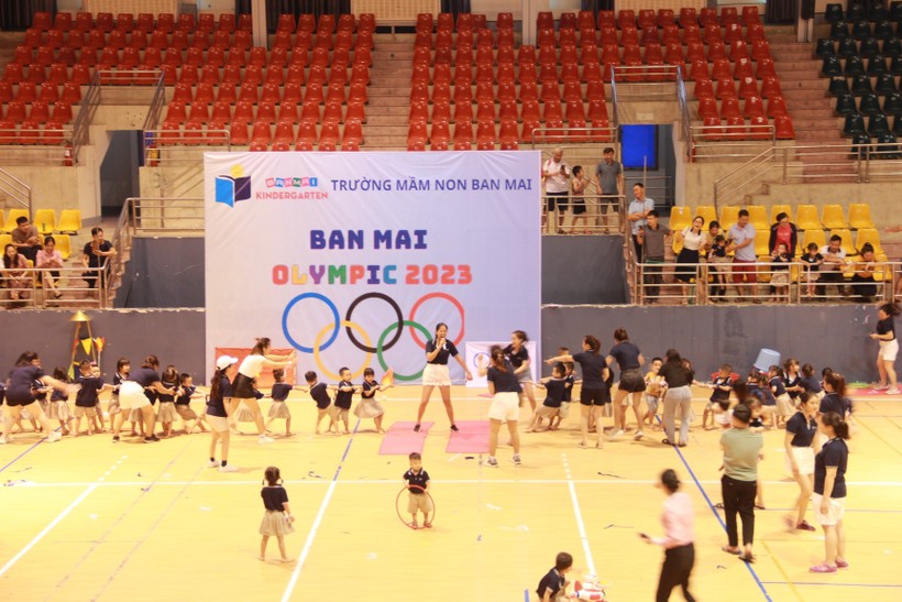 200 vận động viên 'nhí' hào hứng tranh tài tại Olympic cấp trường ảnh 3