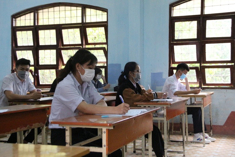 Học sinh lớp 12 tại Kon Tum tham gia kỳ thi thử tốt nghiệp THPT.