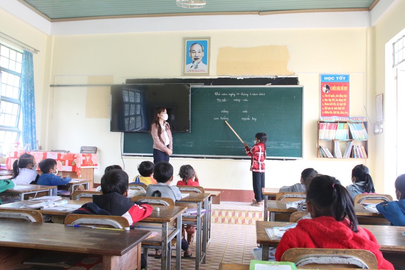 Học sinh và giáo viên tỉnh Gia Lai trong giờ học.