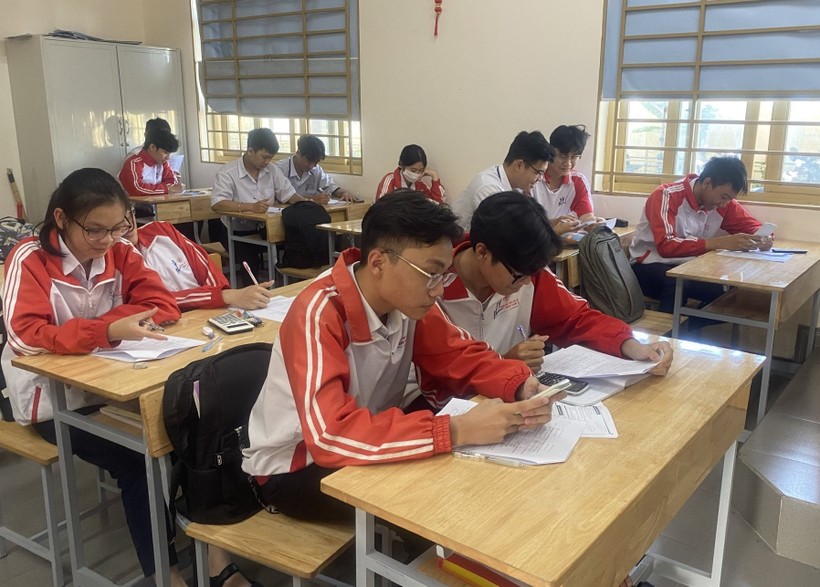 Học sinh Trường THCS và THPT Liên Việt Kon Tum ôn tập, chuẩn bị cho Kỳ thi tốt nghiệp THPT 2023.