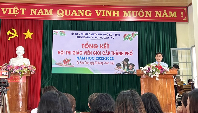 Thành phố Kon Tum tuyên dương giáo viên dạy giỏi ảnh 1