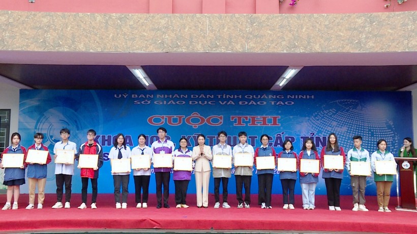 50 dự án đạt giải Cuộc thi Khoa học kỹ thuật học sinh trung học Quảng Ninh ảnh 1