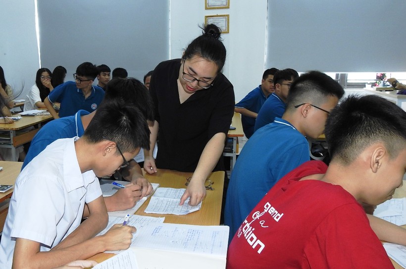Một tiết ôn tập cho khối 12 Trường THPT Nguyễn Bỉnh Khiêm.