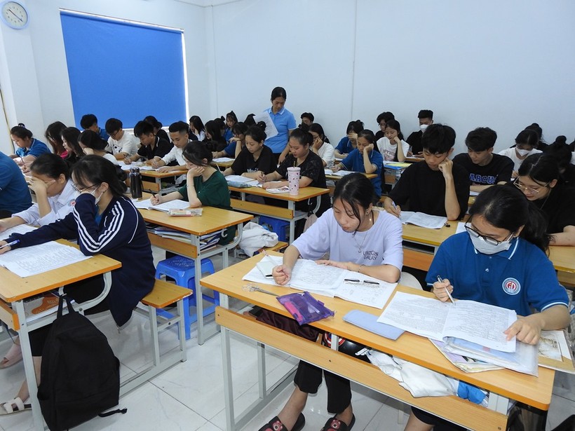Lãnh đạo tỉnh Quảng Ninh kiểm tra công tác kỳ thi tốt nghiệp THPT ảnh 1
