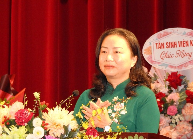 Bà Vi Ngọc Bích, Phó Chủ tịch Thường trực HĐND tỉnh Quảng Ninh phát biểu tại buổi lễ. ảnh 1