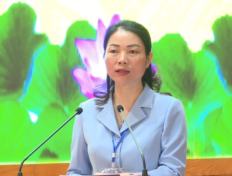 Bà Nguyễn Thị Thúy, Giám đốc Sở GD&ĐT Quảng Ninh phát biểu tại buổi lễ. ảnh 1