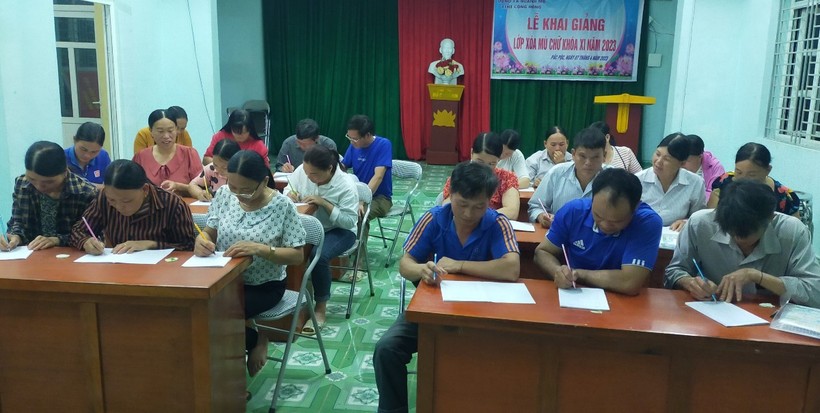 Năm 2023, huyện Bình Liêu khai giảng 7 lớp xóa mù chữ với 147 học viên.