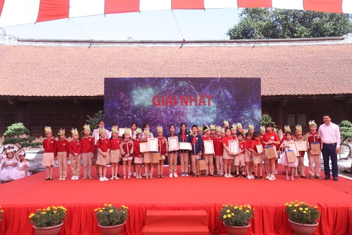 Ban tổ chức trao giải Nhất cho các thí sinh có bài thi xuất sắc.