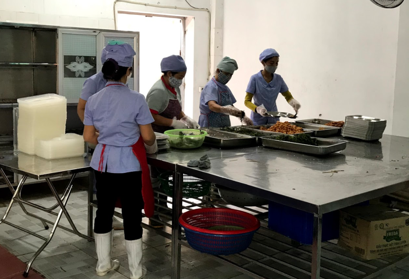 Bếp ăn bán trú Trường Tiểu học Nguyễn Trãi, quận Hà Đông.