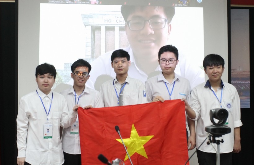Học sinh Việt Nam tiếp tục gặt hái thành công tại các kỳ thi Olympic quốc tế năm 2021.