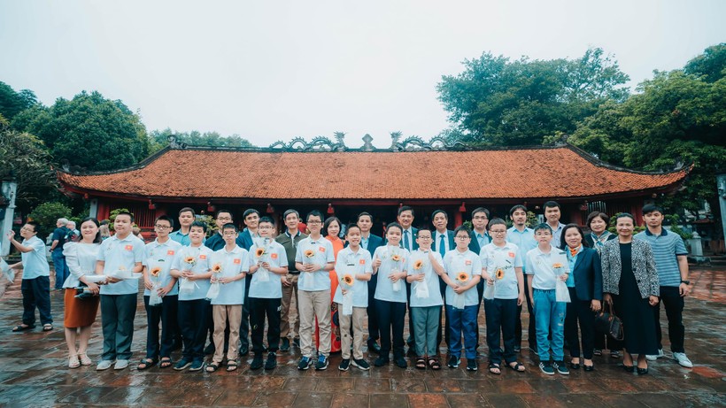 Đội tuyển Việt Nam trong lễ xuất quân tham dự IMSO 2022