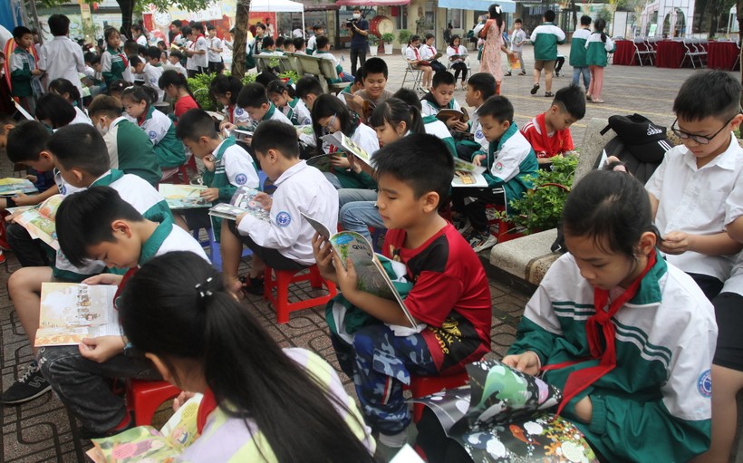 Hơn 2200 học sinh Hà Nội tham gia ngày hội đọc sách ảnh 2
