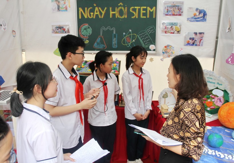 Học sinh Hà Nội trải nghiệm sản phẩm STEM sáng tạo ảnh 1