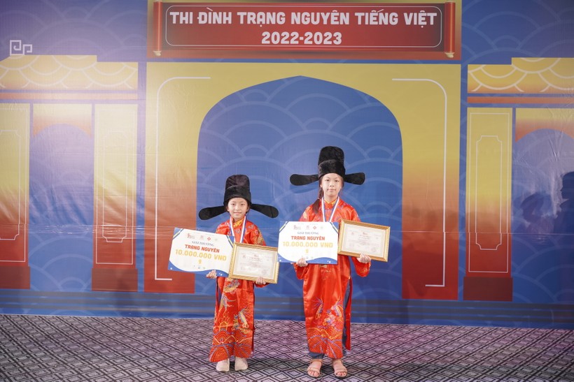 2 thí sinh đạt giải cao nhất cuộc thi: Phạm Võ Thủy Ngọc và Văn Ngọc Minh