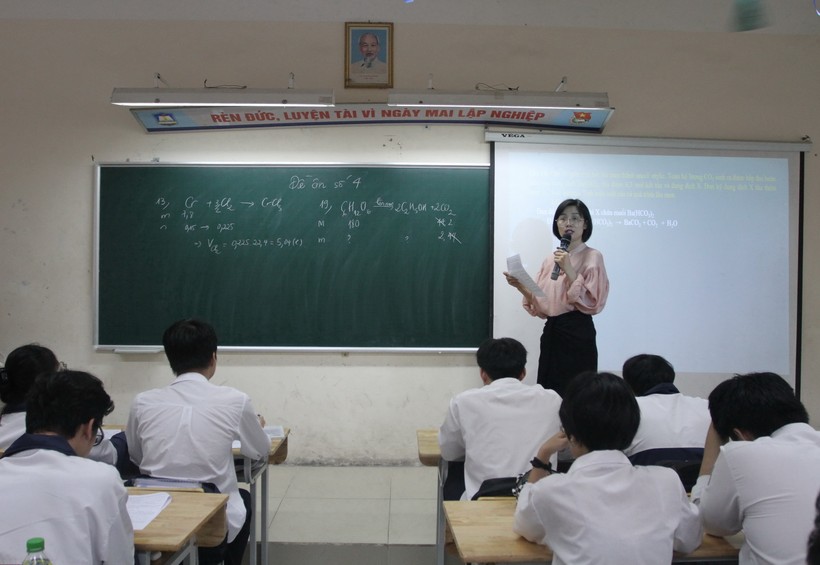Học sinh Hà Nội tăng tốc ôn thi tốt nghiệp THPT 2023 ảnh 3