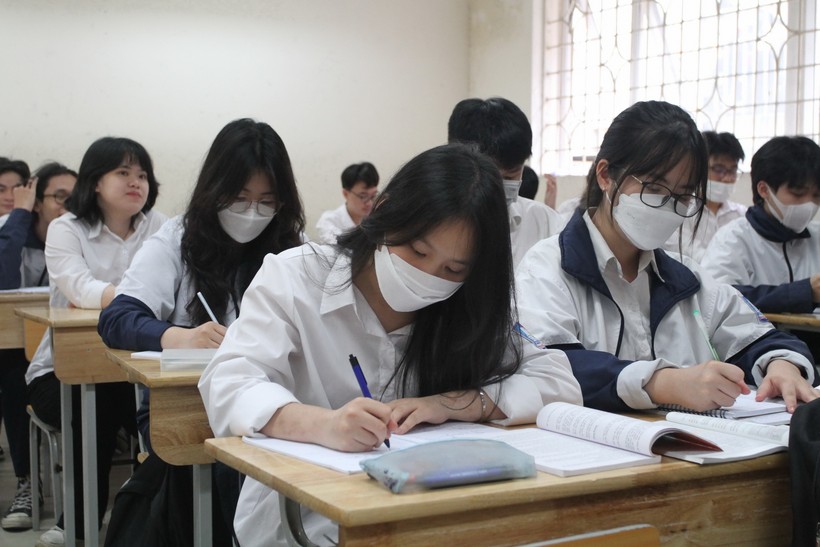Học sinh Hà Nội tăng tốc ôn thi tốt nghiệp THPT 2023 ảnh 1