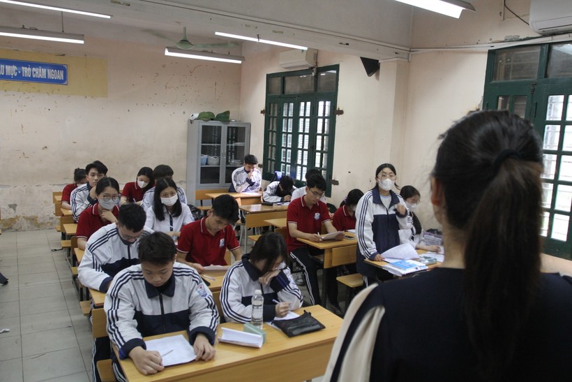 Học sinh Hà Nội tăng tốc ôn thi tốt nghiệp THPT 2023 ảnh 6