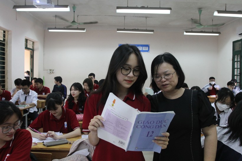Học sinh Hà Nội tăng tốc ôn thi tốt nghiệp THPT 2023 ảnh 9