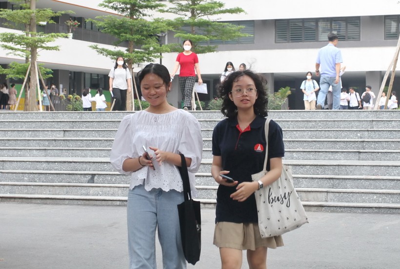 Thí sinh tham dự kỳ thi vào lớp 10 THPT tại Hà Nội năm 2023.