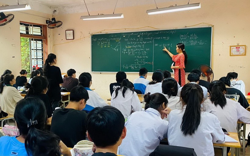 Giáo viên Hà Nội vui mừng trước thông tin bỏ hình thức thi thăng hạng ảnh 1