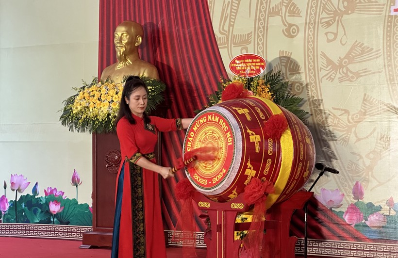 Thường trực Ban Bí thư Trương Thị Mai dự lễ khai giảng tại Yên Bái ảnh 1