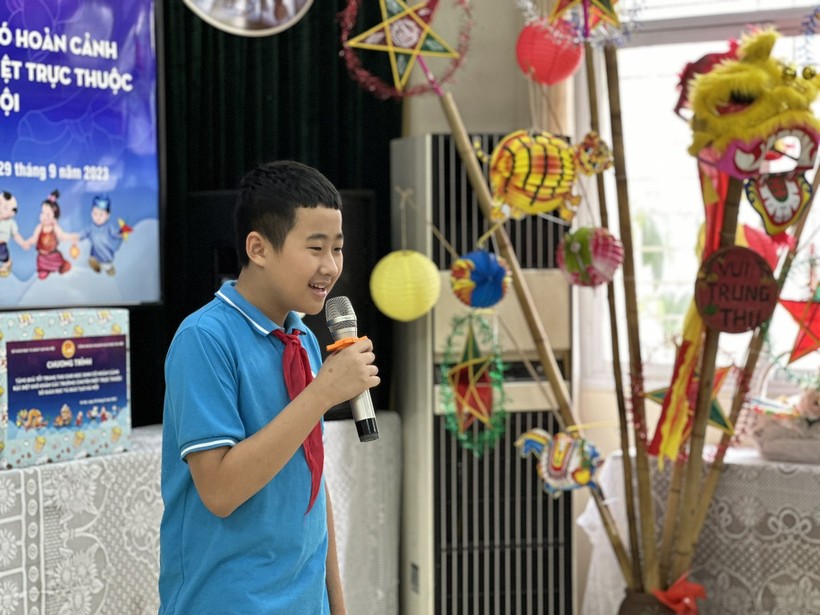 Nguyễn Minh Việt, học sinh lớp 4A Trường Tiểu học Bình Minh bày tỏ lời cảm ơn đến sự quan tâm của các bác lãnh đạo, hứa sẽ tiếp tục cố gắng học tập và rèn luyện thật tốt. ảnh 4