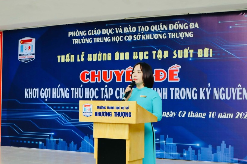 Cô Bùi Thị Hồng Thủy - Hiệu trưởng Trường THCS Khương Thượng phát động tuần lễ hưởng ứng học tập suốt đời năm 2023. ảnh 1