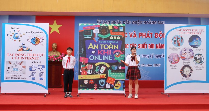 Học sinh quận Hoàng Mai biểu diễn tiểu phẩm chào mừng lễ phát động. ảnh 3