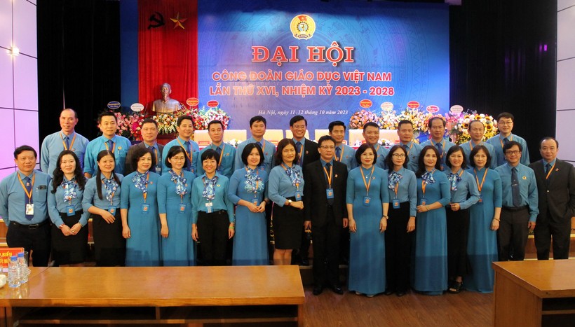 Ban chấp hành Công đoàn Giáo dục Việt Nam khóa XVI ra mắt Đại hội. ảnh 6