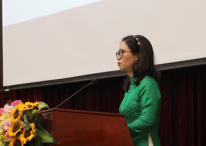 Bà Nguyễn Thị Nhung - Phó Vụ trưởng Vụ Giáo dục Chính trị và Công tác học sinh, sinh viên, Bộ GD&ĐT phát biểu khai mạc hội thảo. ảnh 1