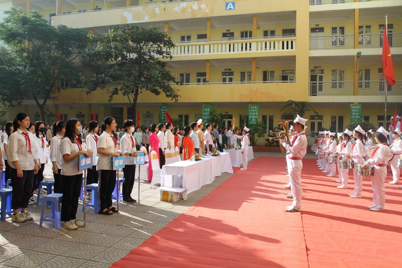 Ngành GD-ĐT quận Hoàng Mai tổ chức hưởng ứng ngày Pháp luật Việt Nam tại Trường THCS Mai Động. ảnh 1