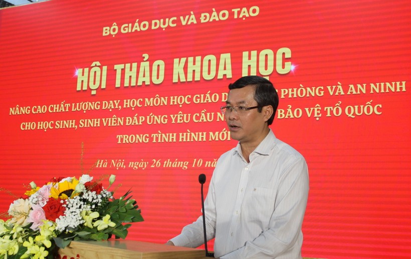 Thứ trưởng Bộ GD&ĐT Nguyễn Văn Phúc phát biểu chỉ đạo tại Hội thảo. ảnh 1