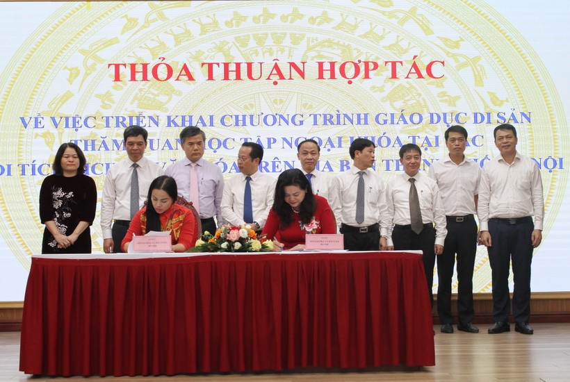 Lãnh đạo Sở Giáo dục và Đào tạo Hà Nội kí kết thỏa thuận hợp tác với Sở Văn hóa và Thể thao Hà Nội.