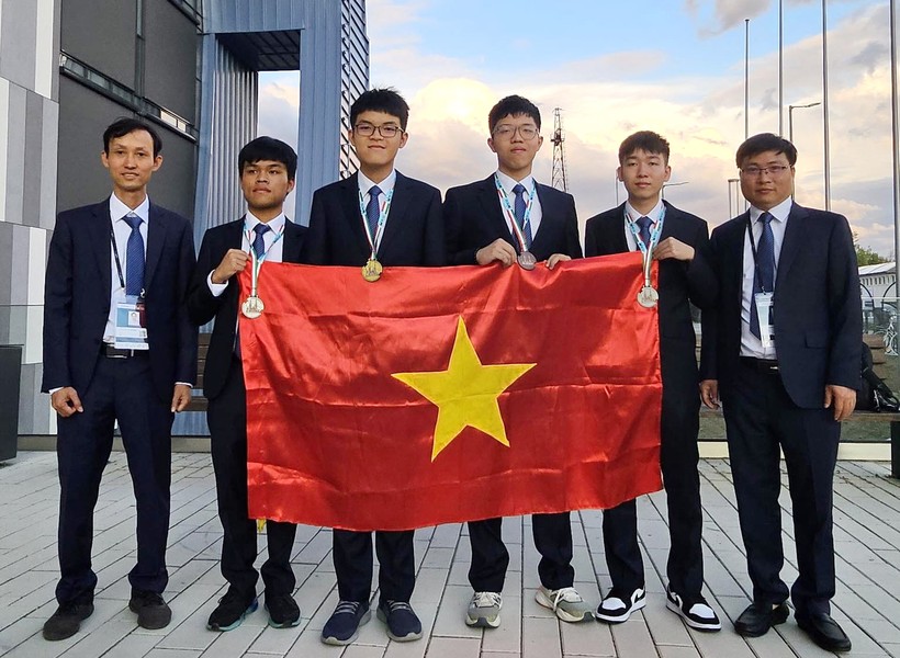 Đội tuyển Việt Nam tham dự Olympic Tin học quốc tế 2023.