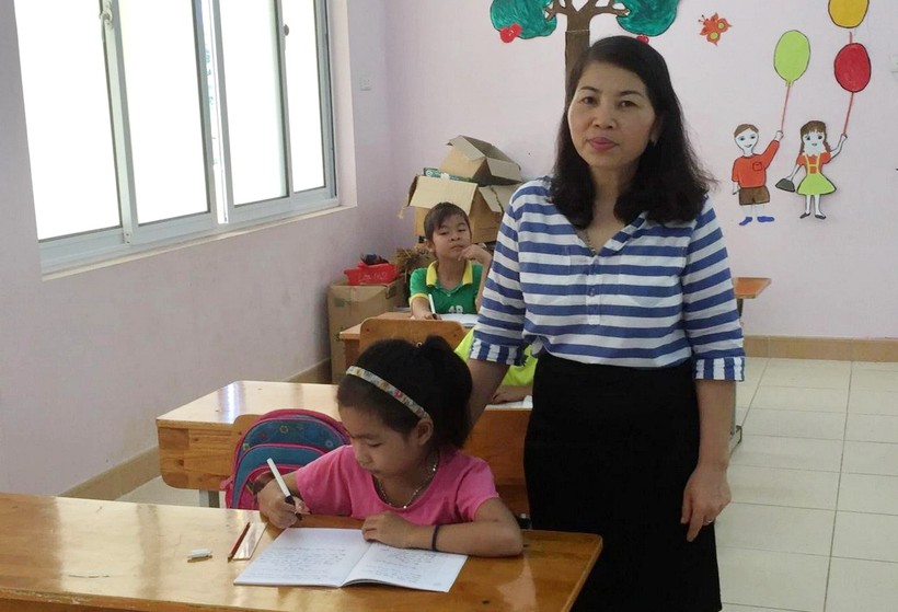 Cô giáo Đinh Thị Thủy, nhân vật trong tác phẩm báo chí và học trò
