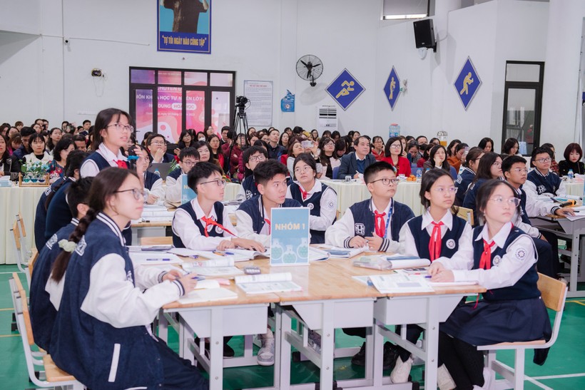 Chuyên đề có sự tham dự của đông đảo giáo viên cốt cán môn khoa học tự nhiên trên địa bàn thành phố Hà Nội.