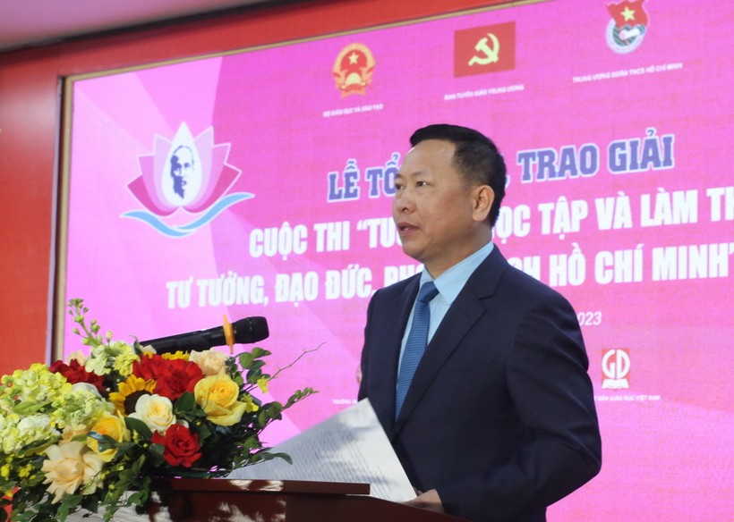 Ông Trần Văn Đạt - Vụ trưởng Vụ Giáo dục Chính trị và công tác học sinh, sinh viên (Bộ GD&ĐT) - phát biểu tại lễ tổng kết.