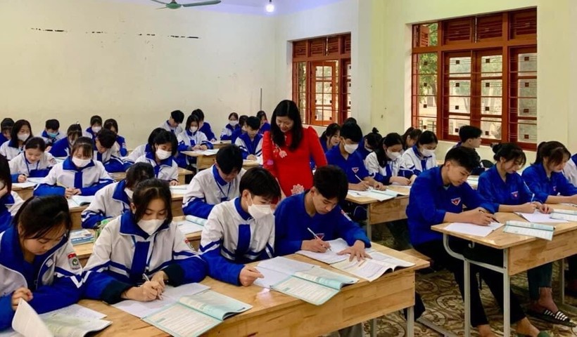 Cô Đào Thị Thuận trong giờ dạy học.