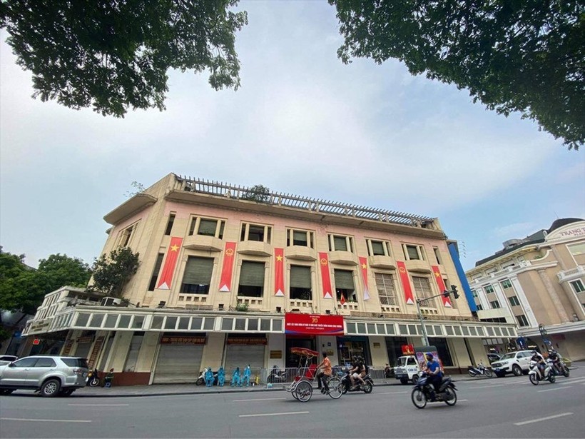 Tòa nhà 91 Đinh Tiên Hoàng (Hoàn Kiếm) - nơi làm việc của ông Nguyễn Văn Thanh được phong tỏa. Ảnh: Lao động