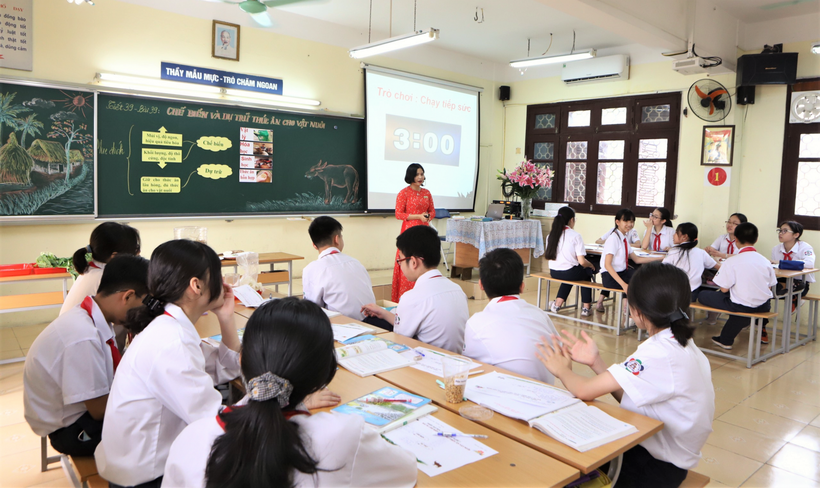7 thầy cô giáo quận Ba Đình được tặng danh hiệu "Người tốt, việc tốt" (Ảnh minh họa).