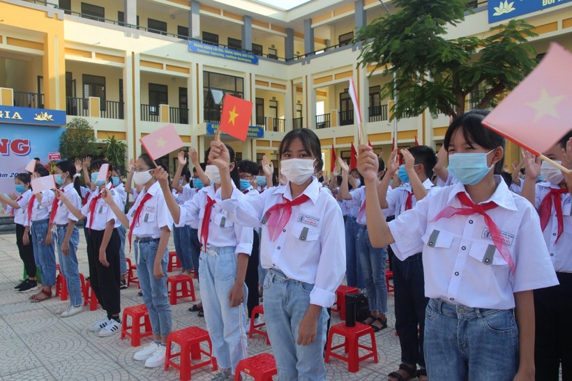 Học sinh Bắc Giang trong Lễ khai giảng năm học 2020 -2021 (Ảnh TL).