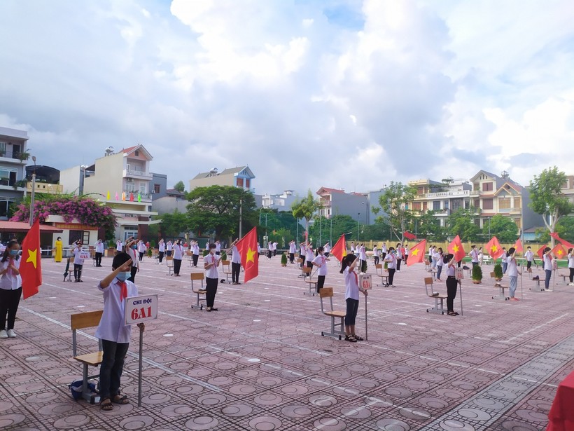 Học sinh Bắc Giang thực hiện 5K khi đến khai giảng.