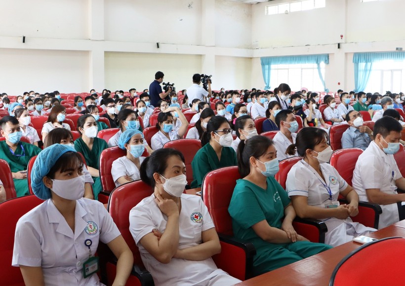 Các y, bác sỹ tỉnh Bắc Ninh tham gia hỗ trợ thành phố Hà Nội phòng, chống dịch Covid-19.