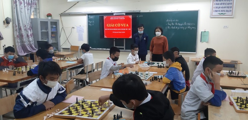 Học sinh thành phố Bắc Giang tham gia thi môn Cờ vua.